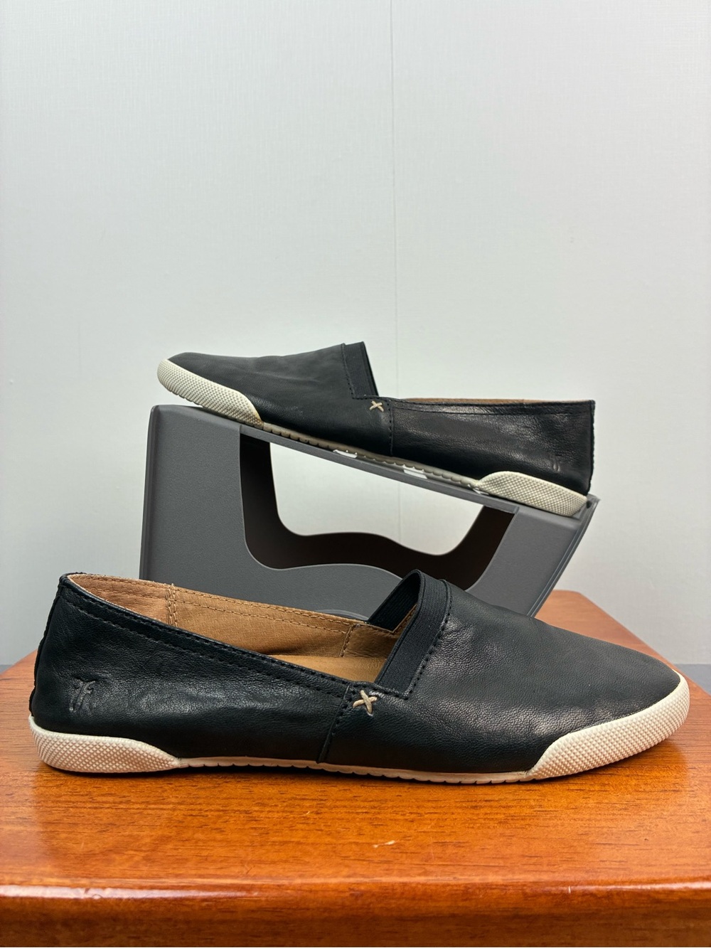 Frye women’s black leather Melanie Slip On Flat size 7.5